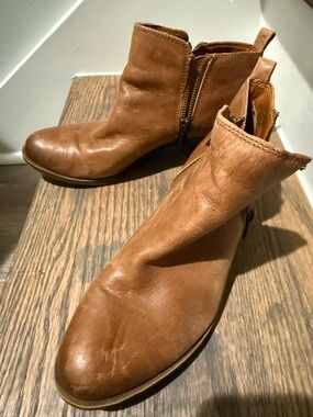 Lucky Brand double sided zipper booties